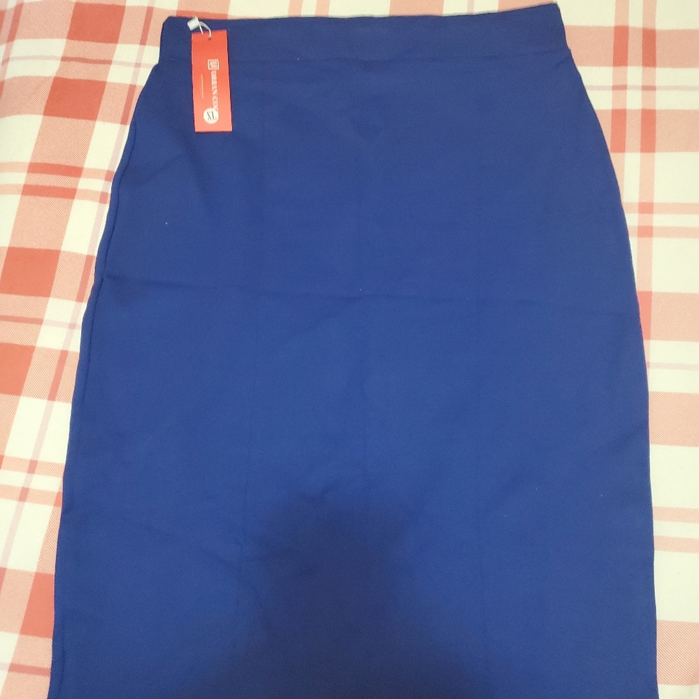 Women's Knee Length Fitted Skirt - Picture 4 of 6